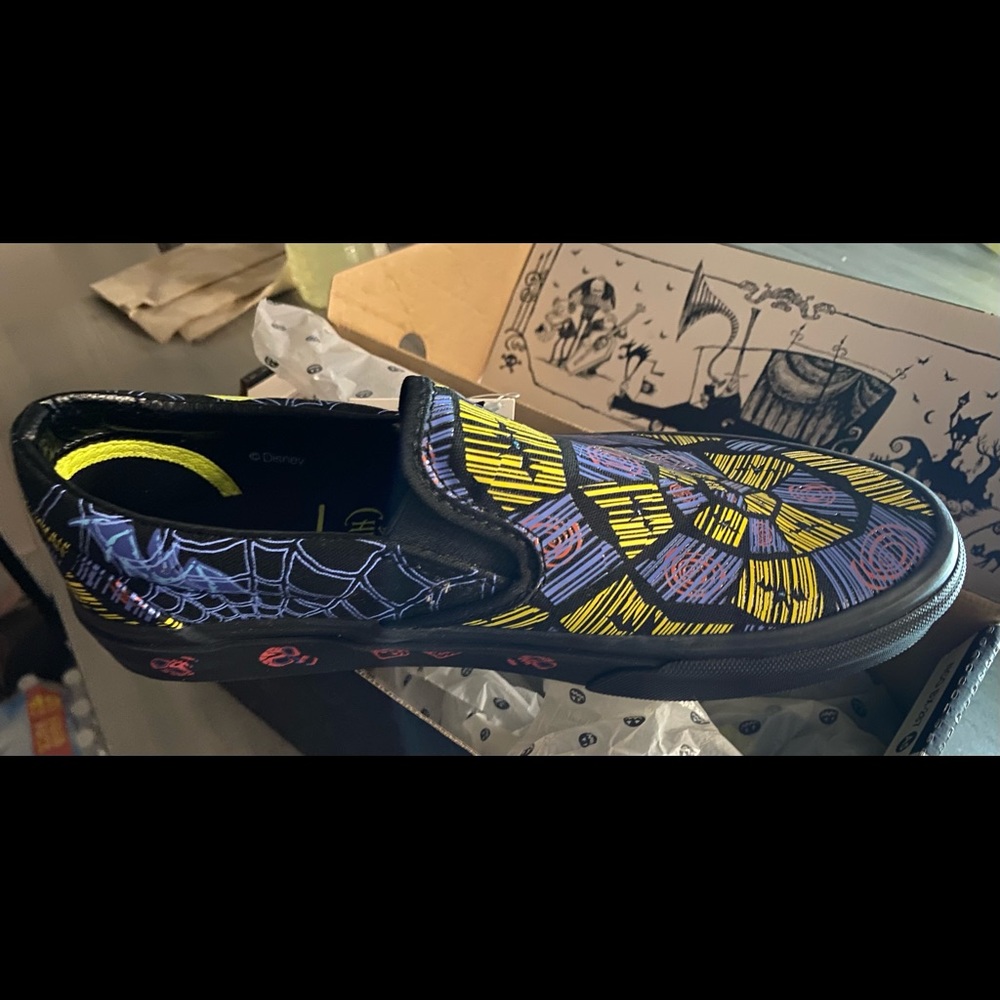Mens sz 6.5/womens sz 8 brand new Vans Nightmare Before Xmas glow in dark shoes